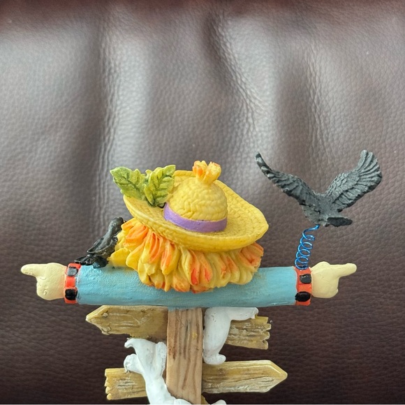 Scarecrow with Ghosts and Jack O’ Lanterns - Vintage Halloween Figurine - Picture 10 of 16